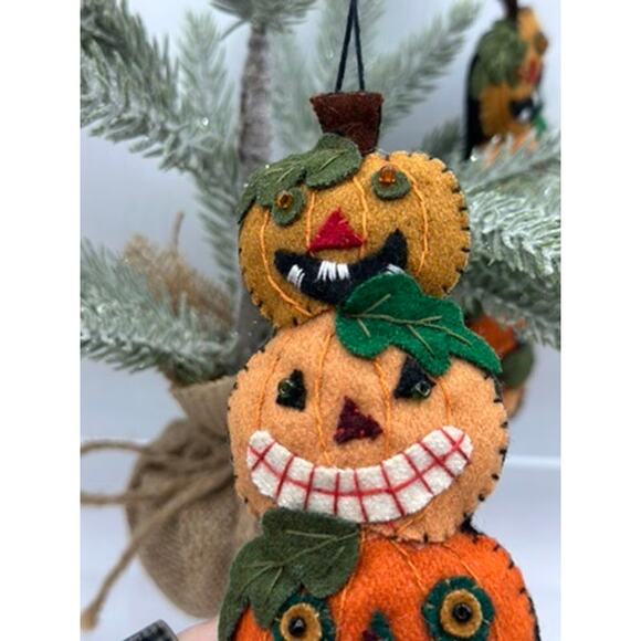 Handmade Felt Stacked Pumpkin Halloween Ornament Primitive Decor - Picture 7 of 7